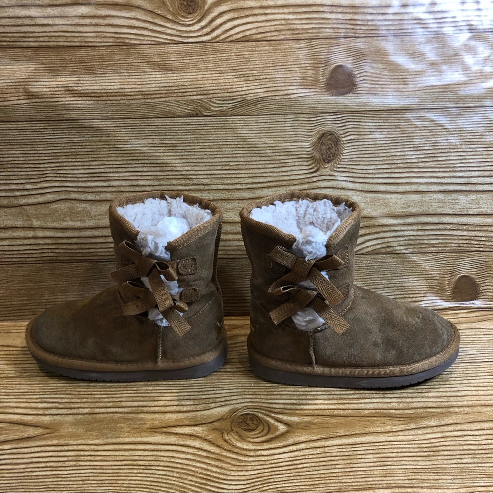 Size 10 kids tan Koolaburra Uggs